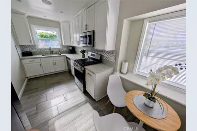23130 Victory, Woodland Hills, CA 91367 - Photo 9