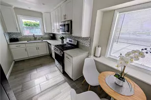 23130 Victory, Woodland Hills, CA 91367 - Photo 9