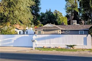 23130 Victory, Woodland Hills, CA 91367 - Photo 31