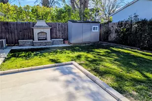 23130 Victory, Woodland Hills, CA 91367 - Photo 23