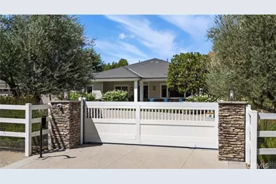 26185 Ravenhill Road, Canyon Country, CA 91387 - Photo 3