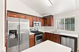 18631 Collins, Los Angeles, CA 91356 - Photo 15