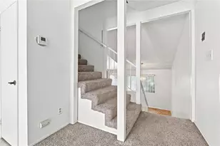18631 Collins, Los Angeles, CA 91356 - Photo 11