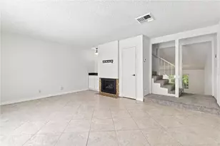 18631 Collins, Los Angeles, CA 91356 - Photo 7