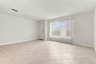 18631 Collins, Los Angeles, CA 91356 - Photo 9