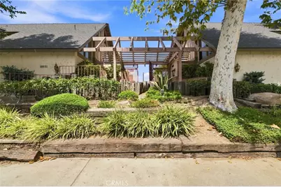 18631 Collins #30, Los Angeles, CA 91356 - Photo 1