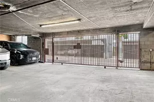 18631 Collins, Los Angeles, CA 91356 - Photo 29