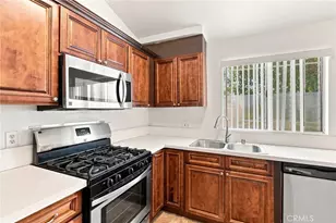 18631 Collins, Los Angeles, CA 91356 - Photo 13