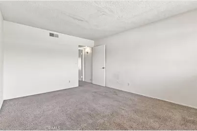18631 Collins #30, Los Angeles, CA 91356 - Photo 25