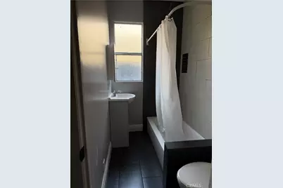 331 W 45th Street, Los Angeles, CA 90037 - Photo 17