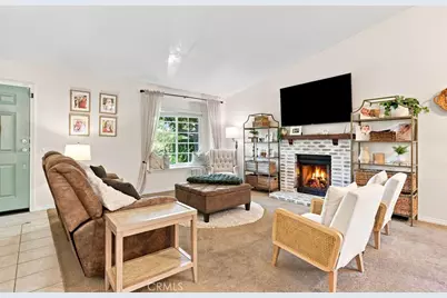 21919 Grovepark, Saugus, CA 91350 - Photo 3