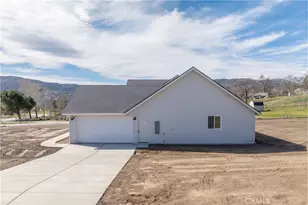 24401 Oaktree Ct, Tehachapi, CA 93561 - Photo 11