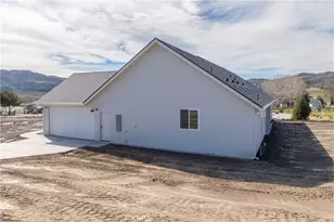 24401 Oaktree Ct, Tehachapi, CA 93561 - Photo 15