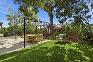 9533 Frankirst, North Hills, CA 91343 - Photo 17