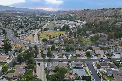 27976 Foxlane, Canyon Country, CA 91351 - Photo 5