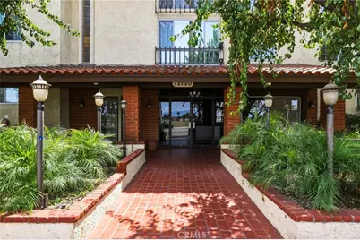 12720 Burbank Boulevard #205, Valley Village, CA 91607 - Photo 27