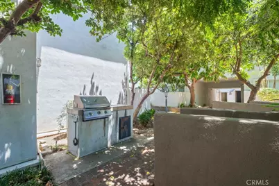 18619 Collins #F30, Los Angeles, CA 91356 - Photo 31