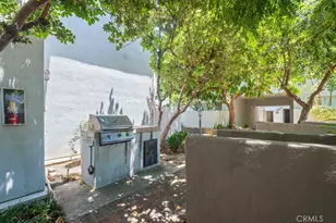 18619 Collins, Los Angeles, CA 91356 - Photo 31