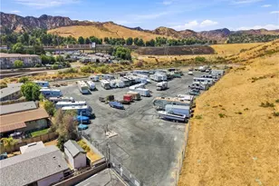 31977 Quartz Ln, Castaic, CA 91384 - Photo 37