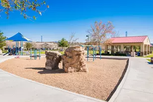 28565 Herrera St, Valencia, CA 91354 - Photo 43