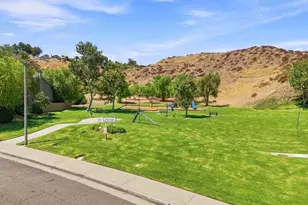 21902 Grovepark Dr, Saugus, CA 91350 - Photo 25