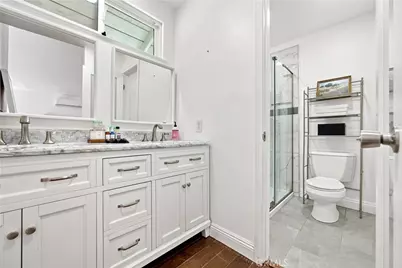 23002 La Granja, Valencia, CA 91354 - Photo 33