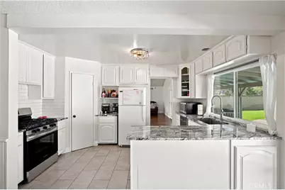 23002 La Granja, Valencia, CA 91354 - Photo 13