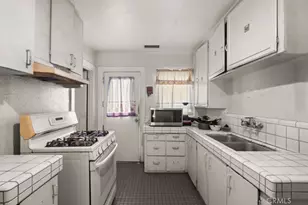 221 W Hillcrest Blvd, Inglewood, CA 90301 - Photo 19