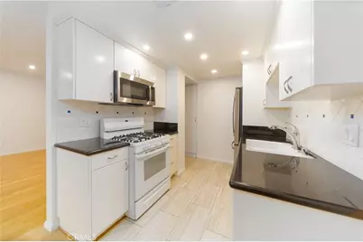 10926 Bluffside Dr. #32, Studio City, CA 91604 - Photo 5