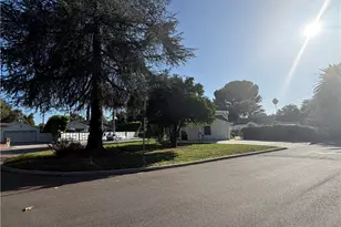 23141 Gonzales, Woodland Hills, CA 91367 - Photo 5