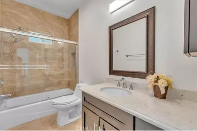 22720 Oxnard Street, Woodland Hills, CA 91367 - Photo 25