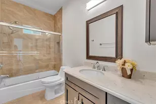 22720 Oxnard St, Woodland Hills, CA 91367 - Photo 25