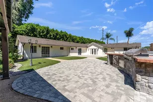 22720 Oxnard St, Woodland Hills, CA 91367 - Photo 3