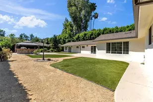 22720 Oxnard St, Woodland Hills, CA 91367 - Photo 19