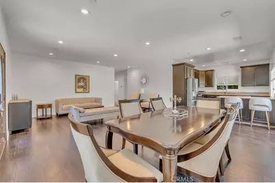 22720 Oxnard Street, Woodland Hills, CA 91367 - Photo 5