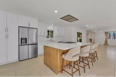 22720 Oxnard Street, Woodland Hills, CA 91367 - Photo 11