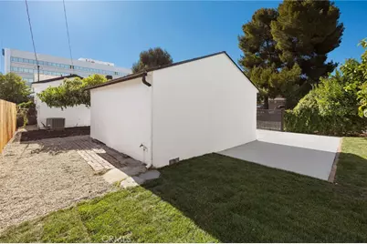 5856 Halbrent Avenue, Sherman Oaks, CA 91411 - Photo 19
