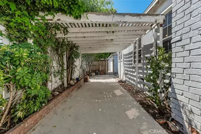 8101 Lemona, Los Angeles, CA 91402 - Photo 25
