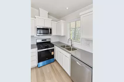26 Coronado, Mission Hills (San Fernando), CA 91345 - Photo 9