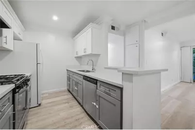 18620 Hatteras Street #206, Tarzana, CA 91356 - Photo 5