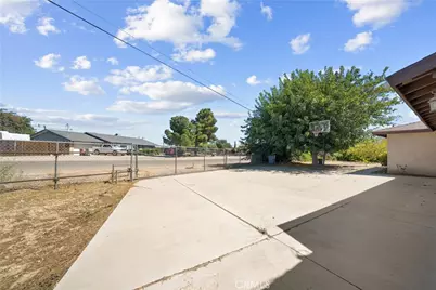 7684 Oakwood Avenue, Hesperia, CA 92345 - Photo 13