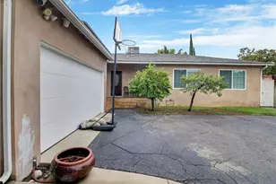 13448 Hart St, Los Angeles, CA 91405 - Photo 3