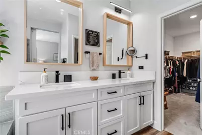 28306 Agajanian, Saugus, CA 91390 - Photo 33