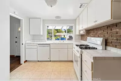 18926 Claycrest, Canyon Country, CA 91351 - Photo 7