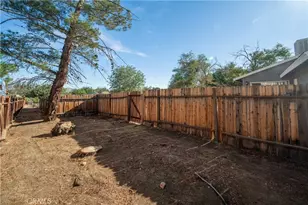 17837 Joshua Grove Ave, Lake Los Angeles, CA 93591 - Photo 33