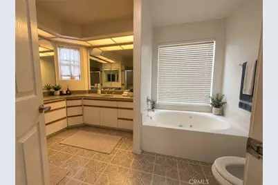 9141 Vincente Way, Los Angeles, CA 91343 - Photo 15