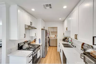 18544 Bryant Street, Northridge, CA 91324 - Photo 13