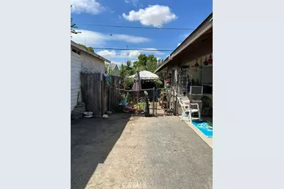 2819 Monterey, Bakersfield, CA 93306 - Photo 17