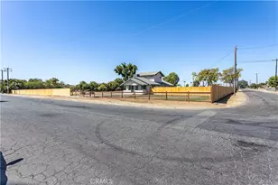 1700 Lotus Ln, Bakersfield, CA 93307 - Photo 37