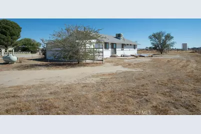 5902 Margaritha, Rosamond, CA 93560 - Photo 33